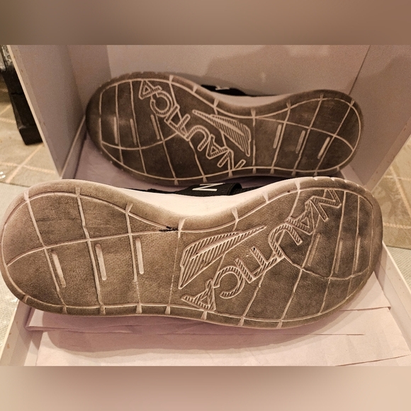 Nautica womens running shoe slip on black white sz 9.5 Pre-owned - Picture 4 of 4